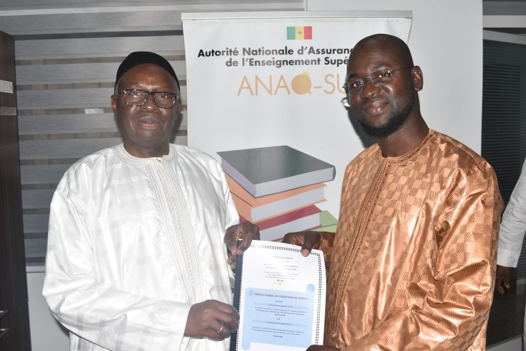 Passation de service entre le Pr Lamine GUEYE et Pr Massamba DIOUF, nouveau Secrétaire exécutif de l’ANAQ-Sup
